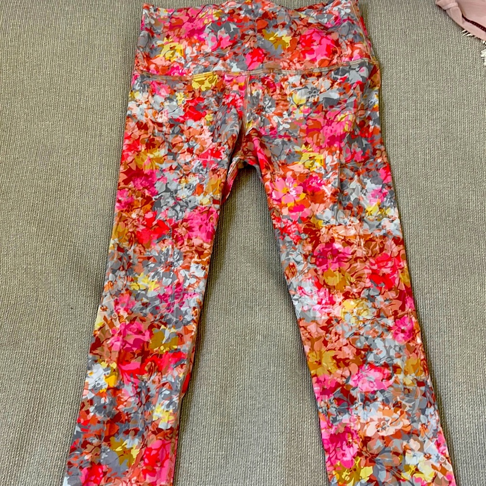 Lululemon floral “28 tights